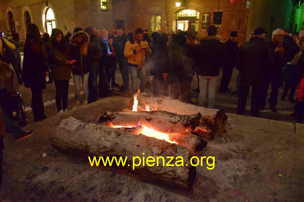 a Natale brucia il ciocco