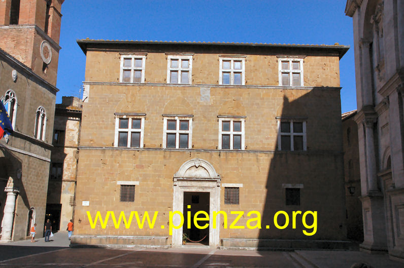 Palazzo Vescovile Borgia e Jouffroy